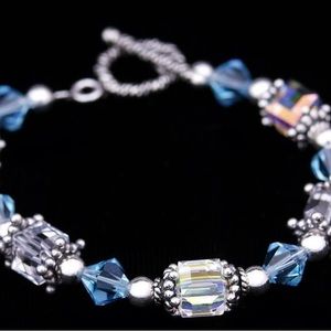 Swarovski Crystal & Bali Silver Toggle Bracelet.
7.5”
Sapphire Blue